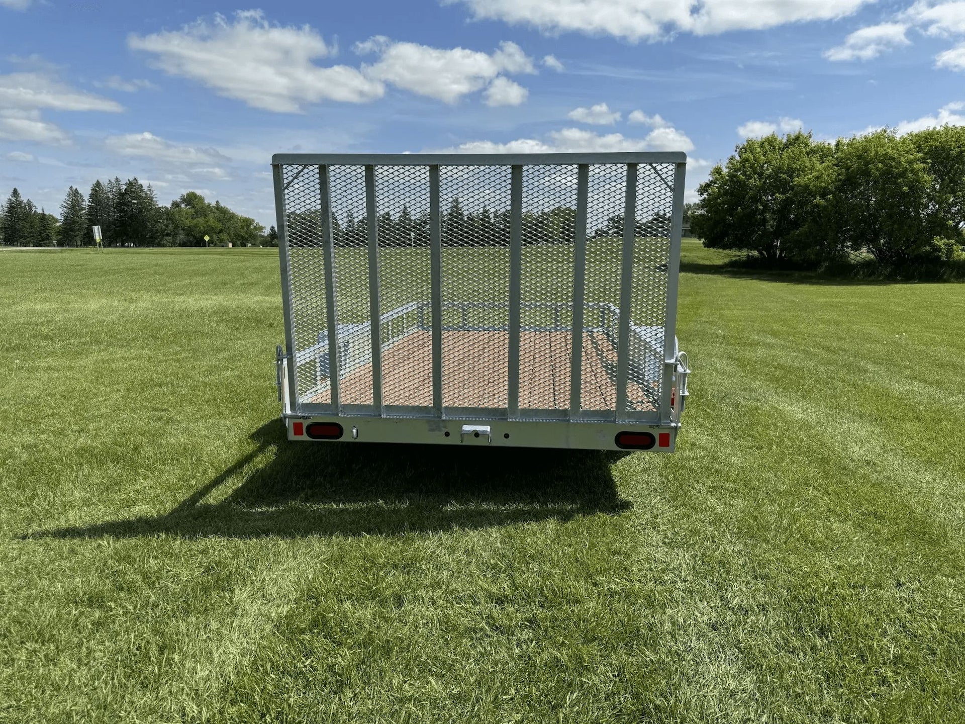 True North 77-in x 12-ft Utility Trailer mit Tor, Silber