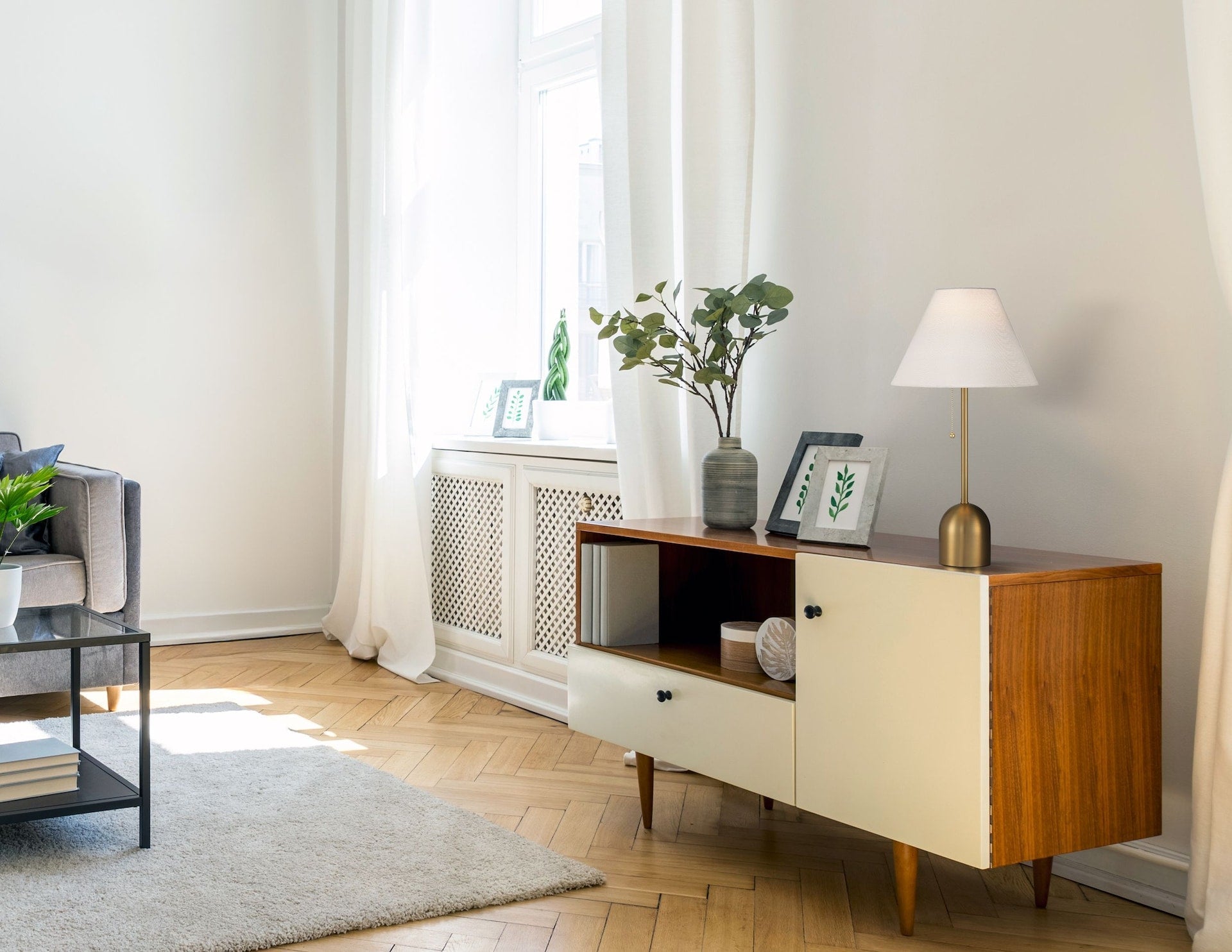 CANVAS Weiße Leinenkegel-Tischleuchte, 22-in, antike Messinglampe