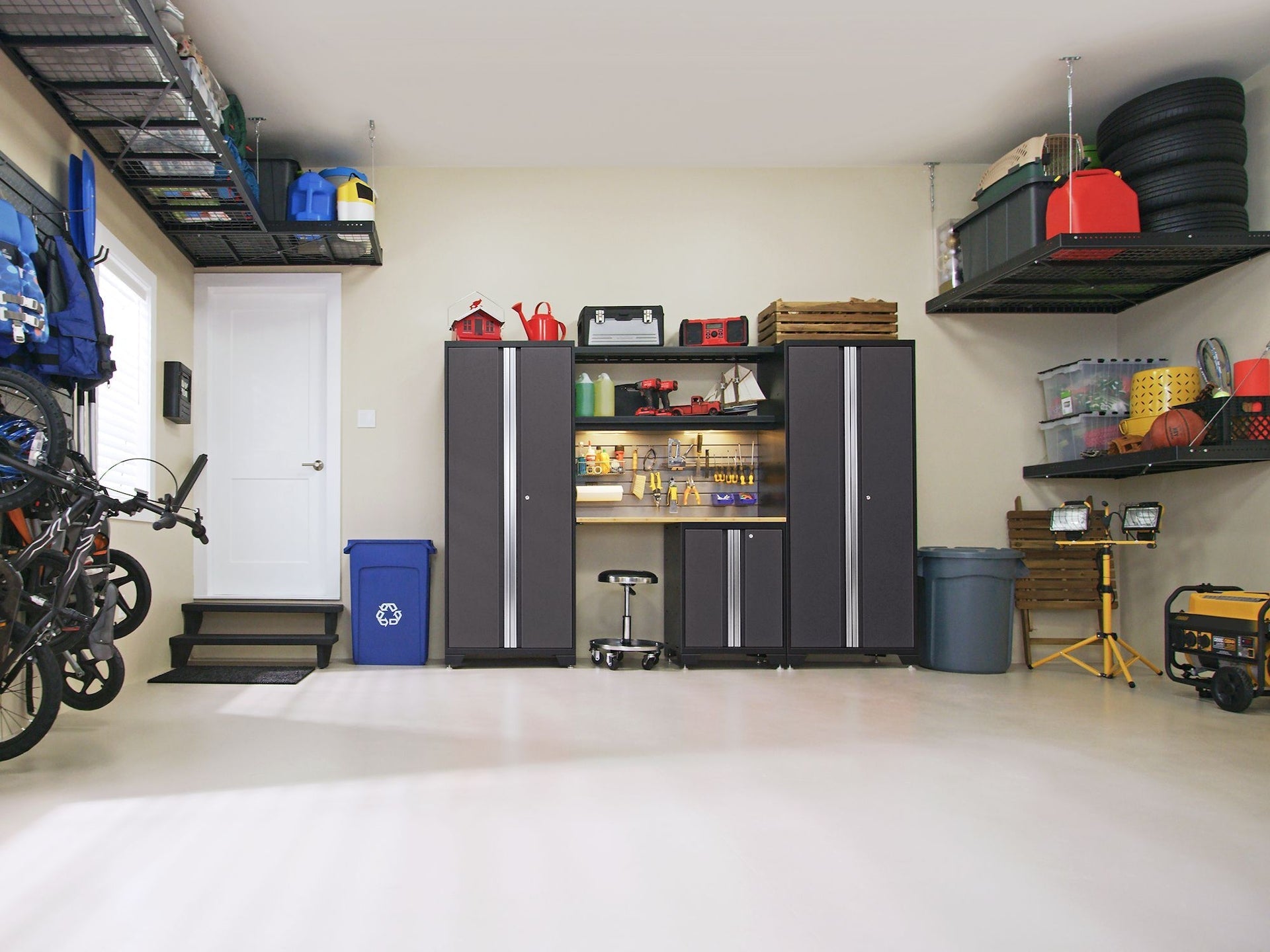 NewAge fett 3.0 Serie 24-Gauge-Garage-Schränke aus Stahl mit Edelstahl-Oberteil, Teilmontage, 96-in x 18-in x 72-in, 6-pc