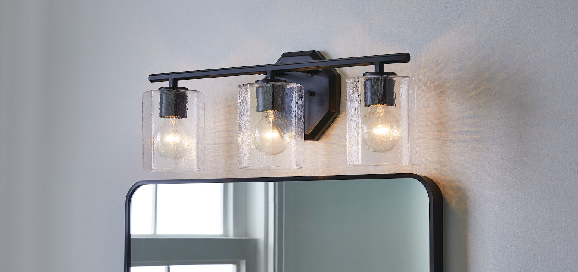 CANVAS Bridgewater 3-Licht-Scheibenleuchte mit gewelltem Glasschatten, schwarz